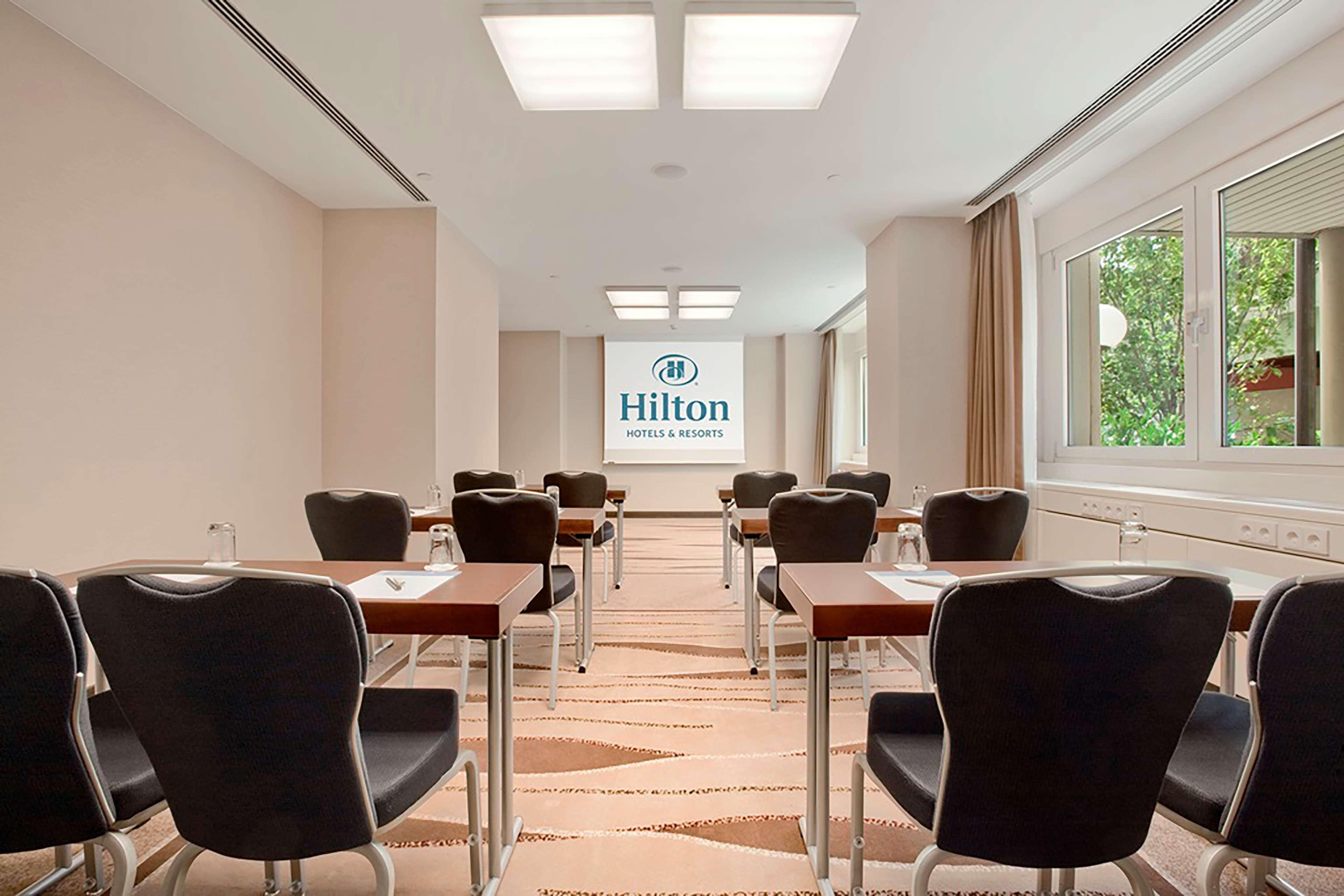 Hotel Hilton Danube Waterfront