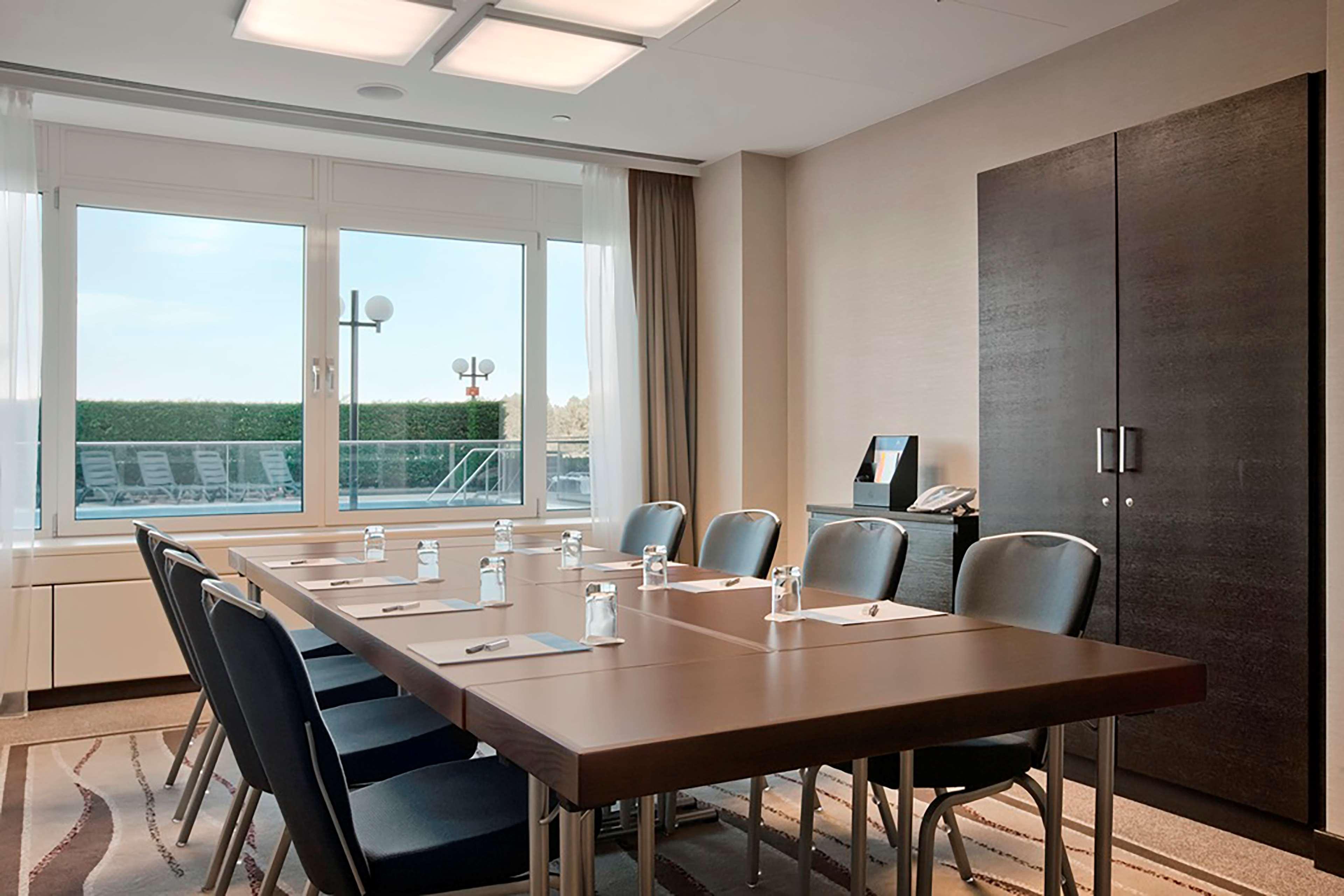 Hotel Hilton Danube Waterfront 4*
