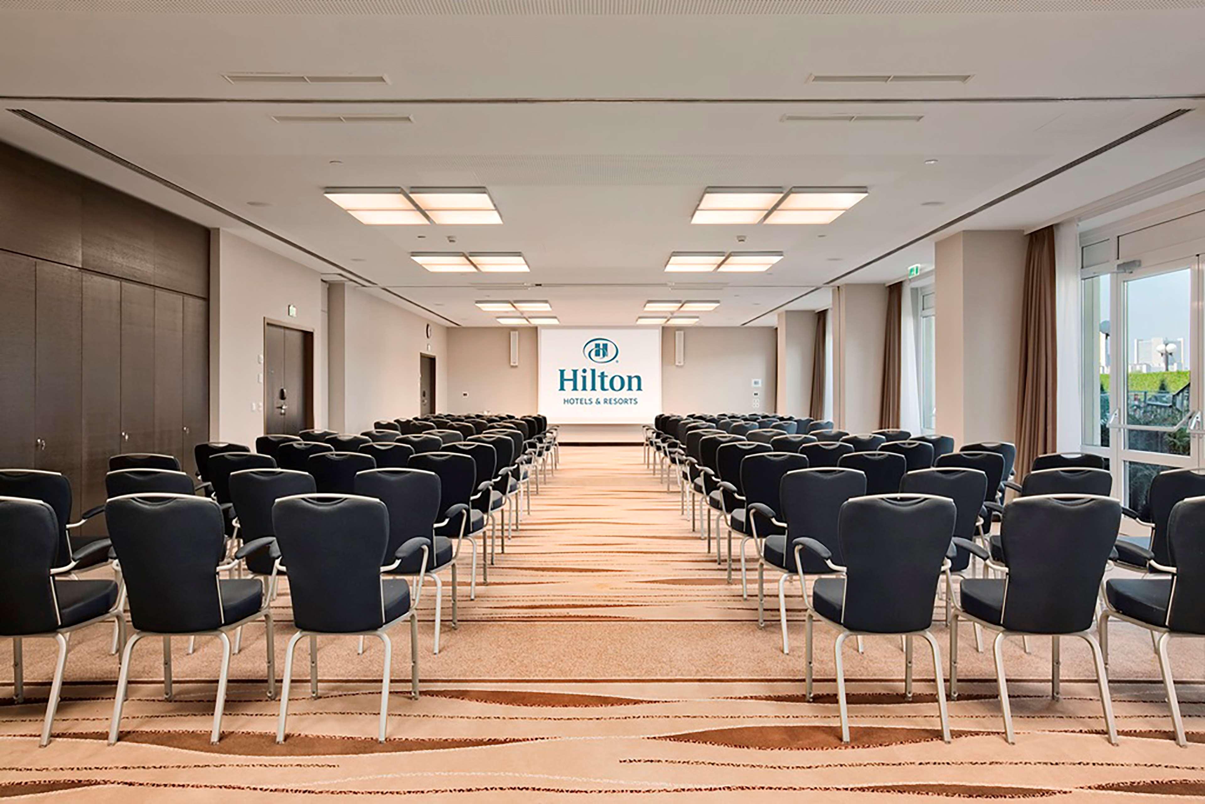 Hotel Hilton Danube Waterfront 4*