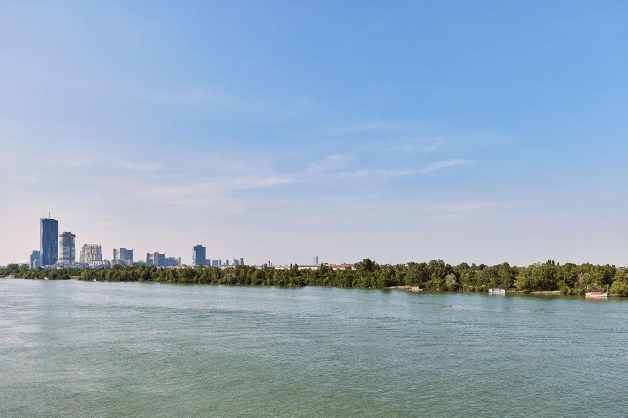 Hilton Danube Waterfront Hotel 4*